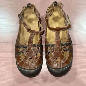 J-41 Jeep Basil Brown Women Size 9